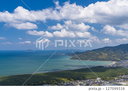 《佐賀県》鏡山展望台の眺望・唐津湾の大海原 127099316