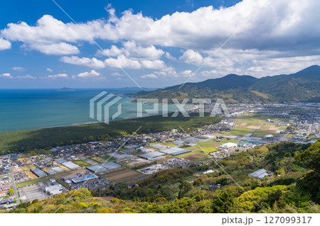 《佐賀県》鏡山展望台の眺望・唐津湾の大海原 127099317