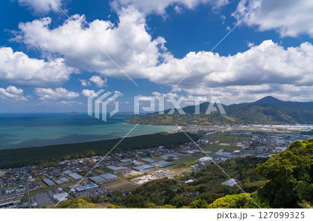《佐賀県》鏡山展望台の眺望・唐津湾の大海原 《佐賀県》鏡山展望台の眺望・唐津湾の大海原 127099325
