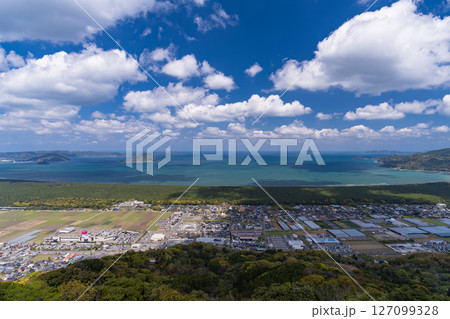 《佐賀県》鏡山展望台の眺望・唐津湾の大海原 《佐賀県》鏡山展望台の眺望・唐津湾の大海原 127099328