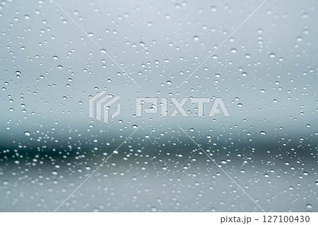 窓についた水滴 窓についた水滴 127100430