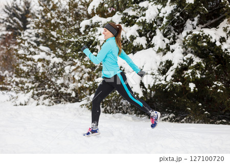 Running girl wearing sportswear, winter fitness 127100720