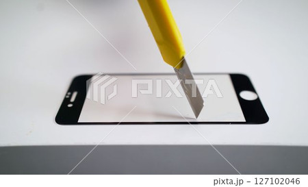 Cutting screen protector with precision knife Cutting screen protector with precision knife 127102046