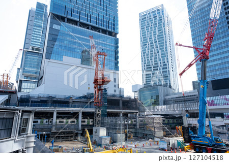 再開発が進む渋谷駅前の工事現場の風景 再開発が進む渋谷駅前の工事現場の風景 127104518