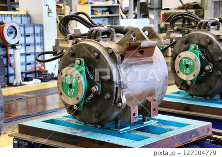 全般検査で台車から降ろされ整備中の… 『かご形三相誘導電動機』 127104779