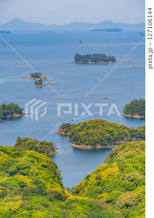(長崎県)展海峰展望台から眺める九十九島 島巡り遊覧船 (長崎県)展海峰展望台から眺める九十九島 島巡り遊覧船 127106144