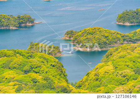 (長崎県)展海峰展望台から眺める九十九島 島巡り遊覧船 (長崎県)展海峰展望台から眺める九十九島 島巡り遊覧船 127106146