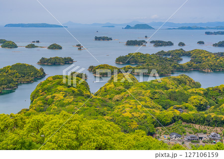 （長崎県）展海峰展望台から眺める九十九島　島巡り遊覧船 127106159