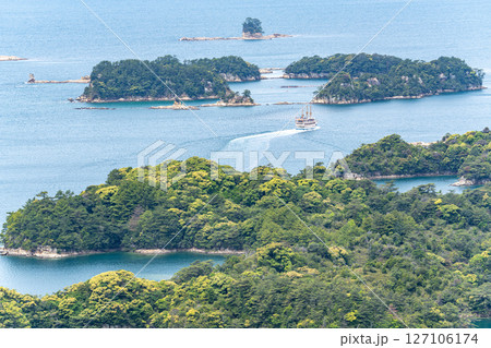 （長崎県）展海峰展望台から眺める九十九島　島巡り遊覧船 127106174