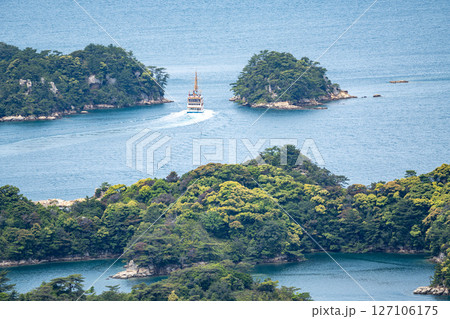 （長崎県）展海峰展望台から眺める九十九島　島巡り遊覧船 127106175