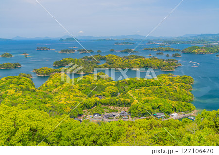 （長崎県）展海峰展望台から眺める、九十九島・佐世保湾に浮かぶ島々 127106420