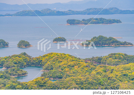 (長崎県)展海峰展望台から眺める、九十九島・佐世保湾に浮かぶ島々 (長崎県)展海峰展望台から眺める、九十九島・佐世保湾に浮かぶ島々 127106425