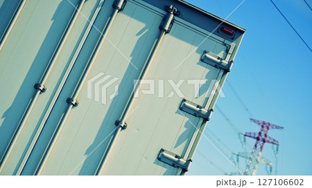 トラックの荷台 トラックの荷台 127106602