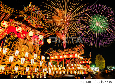 埼玉 秩父夜祭　屋台と花火（合成） 127106640