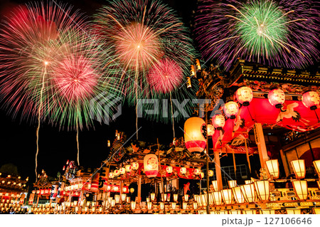 埼玉 秩父夜祭　屋台と花火（合成） 127106646