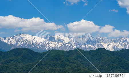 残雪の北アルプスと新緑の山並み 長野県小川村 残雪の北アルプスと新緑の山並み 長野県小川村 127106764