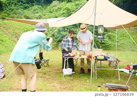 キャンプ アウトドア バーベキュー BBQ 家族 親子 キャンプ アウトドア バーベキュー BBQ 家族 親子 127106839