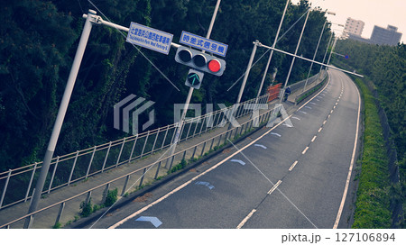 国道134号　辻堂海浜公園西駐車場南交差点 127106894