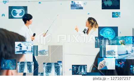 学術発表をする多国籍の科学者グループと医療技術のコンセプト 学術発表をする多国籍の科学者グループと医療技術のコンセプト 127107257