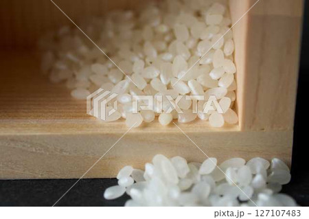 升からこぼれた少しのコメ 127107483