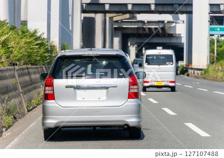 自家用車　幹線道路走行イメージ 127107488
