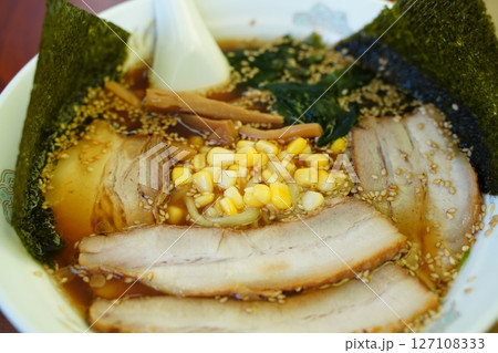 ラーメンのチャーシュウ ラーメンのチャーシュウ 127108333