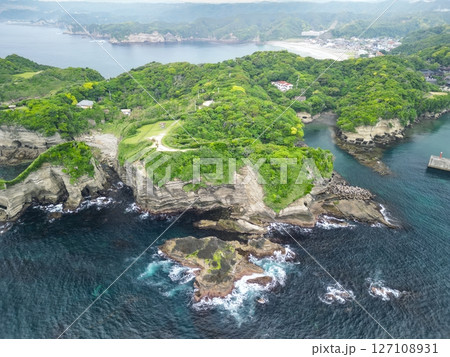 空撮「千葉県」複雑な自然の造形が織りなす鵜原理想郷をドローンで撮影　勝浦市 127108931