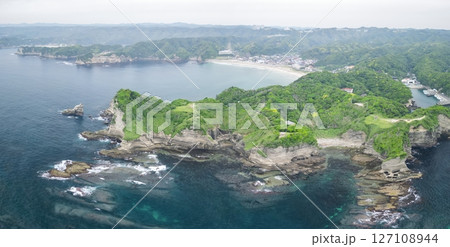 空撮「千葉県」複雑な自然の造形が織りなす鵜原理想郷をドローンで撮影　勝浦市 127108944