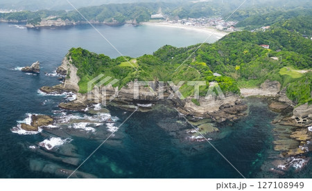 空撮「千葉県」複雑な自然の造形が織りなす鵜原理想郷をドローンで撮影　勝浦市 127108949