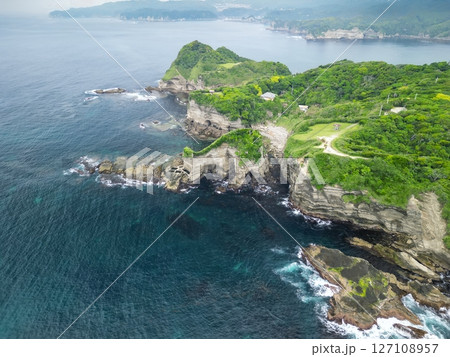 空撮「千葉県」複雑な自然の造形が織りなす鵜原理想郷をドローンで撮影　勝浦市 127108957