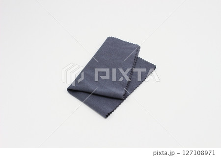 精密機器を優しく拭く黒色レンズクロス 127108971