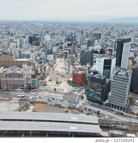 リニア新幹線工事中の名古屋駅前太閤通口 リニア新幹線工事中の名古屋駅前太閤通口 127109241