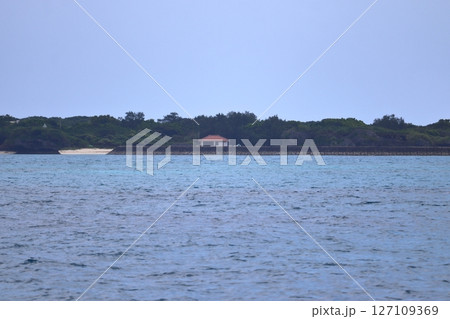 秘境 新城島(パナリ島) 上地港とクイヌパナ(沖縄県 八重山諸島) 秘境 新城島(パナリ島) 上地港とクイヌパナ(沖縄県 八重山諸島) 127109369