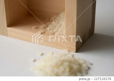 升からこぼれた少しのコメ 127110178