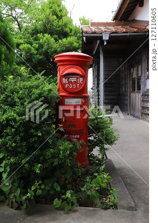 鳥取　大山　丸ポストのある風景（御来屋駅前） 127110605