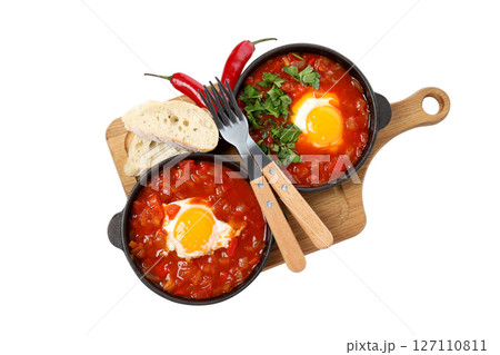 PNG, Shakshuka in a bowl on a wooden board, isolated on white background 127110811