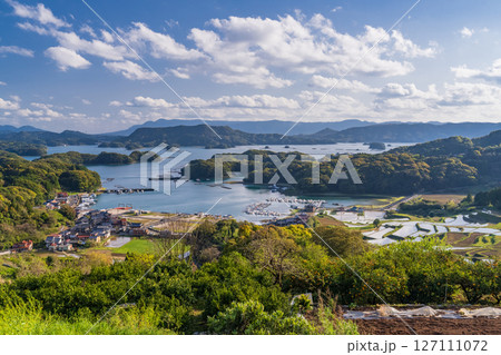 《佐賀県》大浦の棚田・伊万里湾をのぞむ田園風景 《佐賀県》大浦の棚田・伊万里湾をのぞむ田園風景 127111072