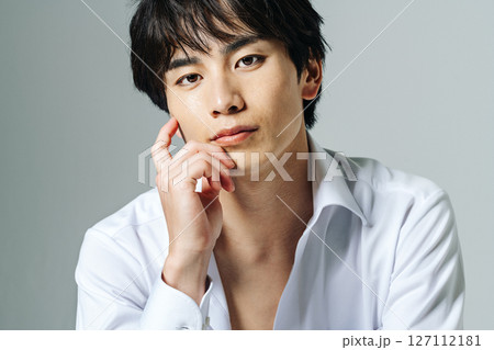 若い男性のメンズビューティーイメージ 127112181