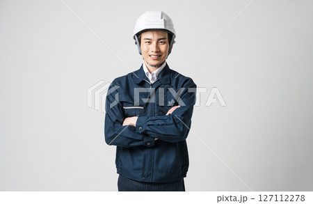 施工管理職の20代男性のポートレート 127112278