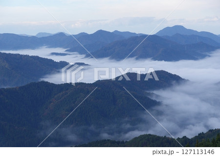 池田町上空の雲海 部子山からの眺め 福井県今立郡池田町 池田町上空の雲海 部子山からの眺め 福井県今立郡池田町 127113146