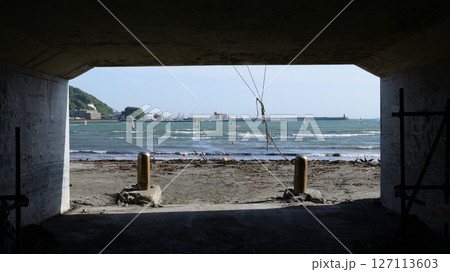 トンネルから見た逗子海岸 トンネルから見た逗子海岸 127113603