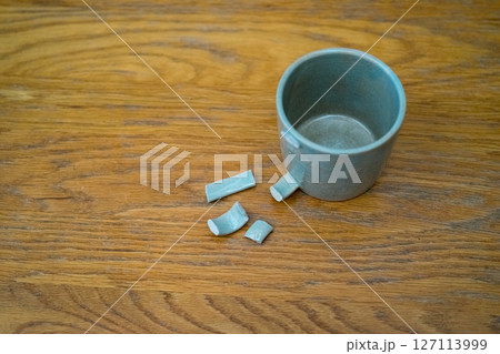 マグカップの持ち手が割れた 127113999