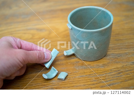 マグカップの持ち手が割れた 127114002