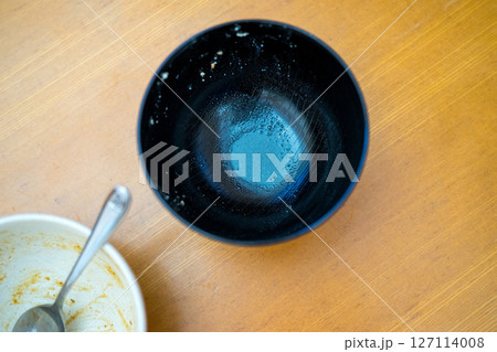 みそ汁を飲み干す 127114008