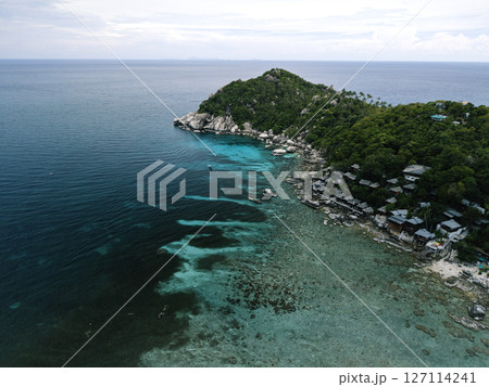 Vibrant Thai Longtail Boat in Turquoise Waters by Tropical Beach and Lush Mountains 127114241