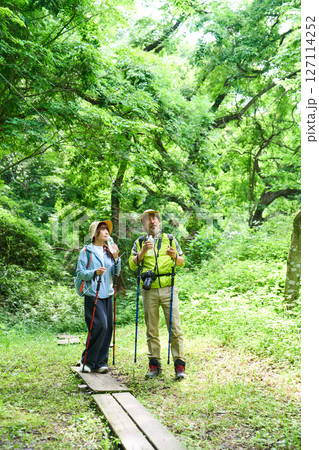 水分補給 熱中症対策 ハイキング トレッキング シニア 散歩 登山 水分補給 熱中症対策 ハイキング トレッキング シニア 散歩 登山 127114252