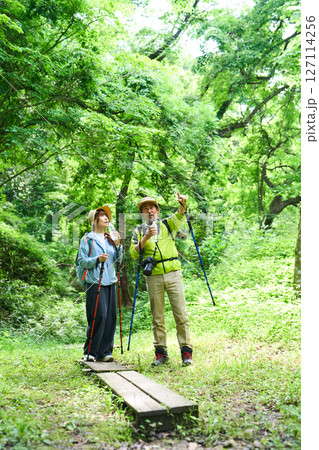 水分補給 熱中症対策 ハイキング トレッキング シニア 散歩 登山 水分補給 熱中症対策 ハイキング トレッキング シニア 散歩 登山 127114256
