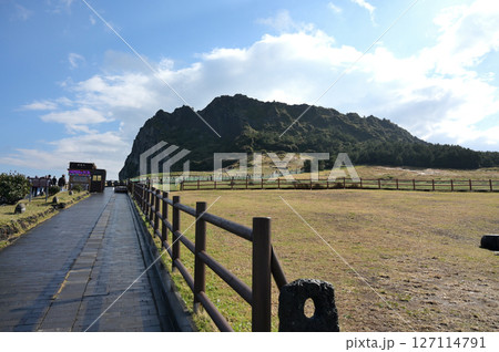 火山 火口 崖 127114791