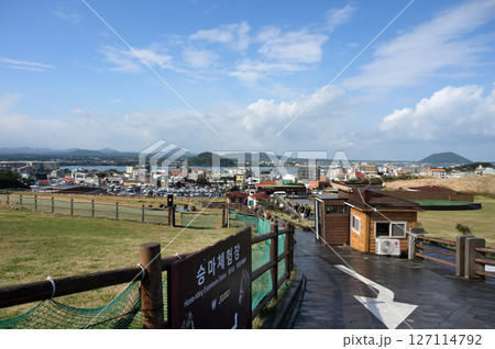 火山 火口 崖 127114792