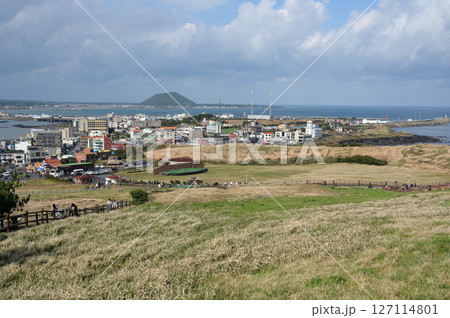 火山 火口 崖 127114801